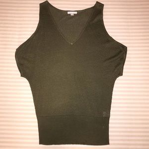 🌴3/$20 New York and Co Cold Shoulder Sweater